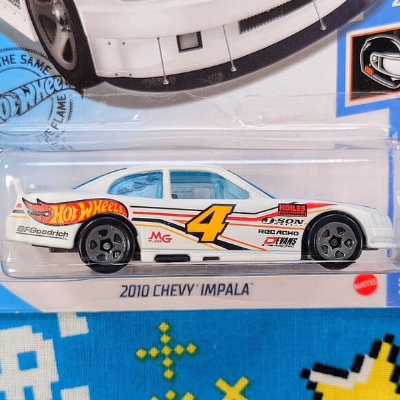 Hot Wheels 2012 Chevy Impala 2/5 209/250 HW Race Team 1:64 NOC - Picture 3 of 6